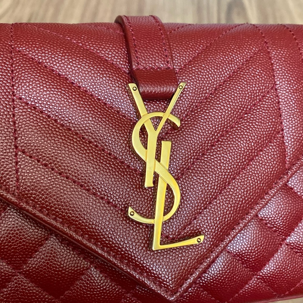 A114- 💯 % authentic Small YSL Envelope Shoulder bag - Picture 9 of 17